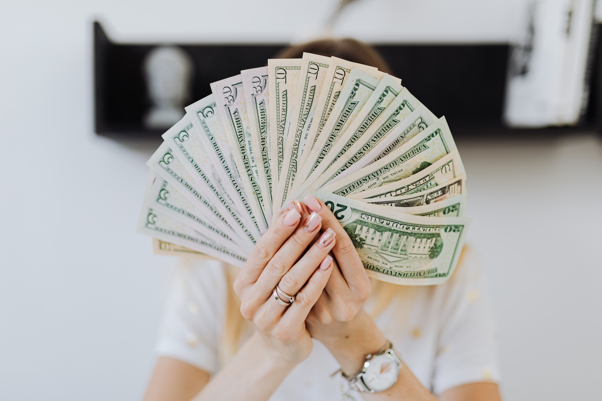 calculate the ROI of hiring a marketing agency